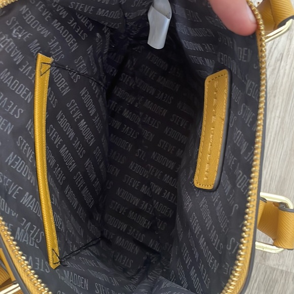 Steve Madden bag in dirty yellow colour with bits of gold used 4 times - Picture 2 of 2